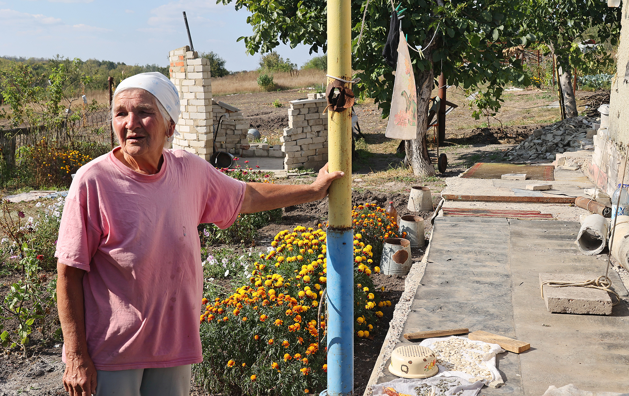 "Я вже не боюся". 76-річна українка, яку насильно вивезли до Росії, повернулася додому, подолавши 4000 км